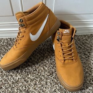 Nike SB Charge Mid Premium men’s sneakers